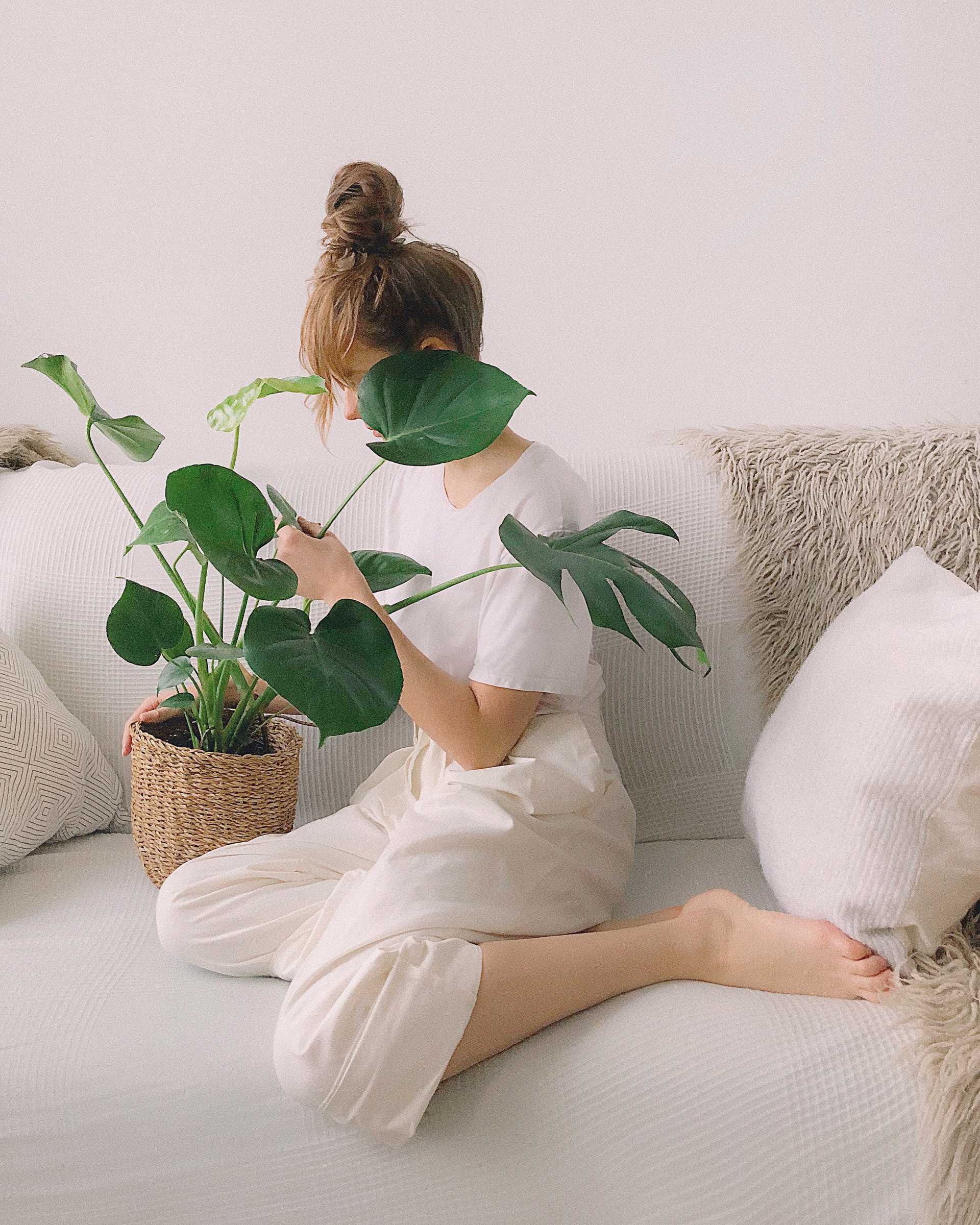 girl-indoors-leaves-887767-2-2
